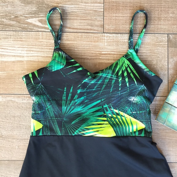 *SOLD*    Fabletics Palm Athletic Bodycon Dress - Picture 2 of 8
